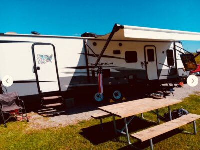 Travel Trailer 2019 Starcraft 27BHU Launch Outfitter.