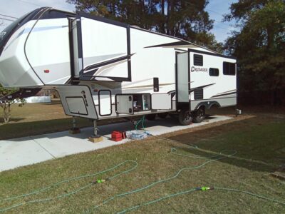2022 Crusader 5th Wheel 305RLP